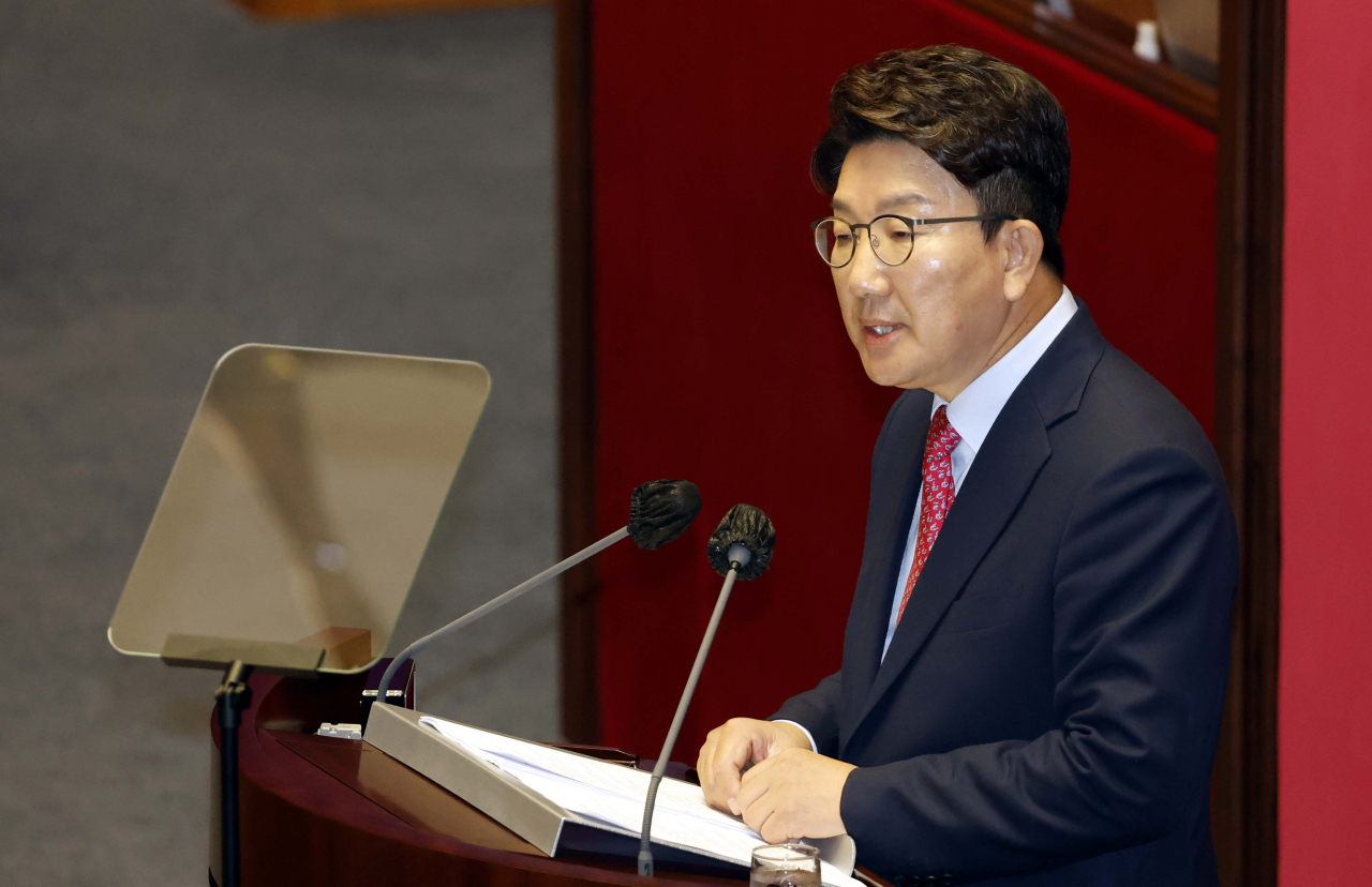 권성동 국민의힘 당대표 직무대행 겸 원내대표가 21일 서울 여의도 국회에서 열린 본회의에서 교섭단체 대표연설을 하고 있다. [연합]