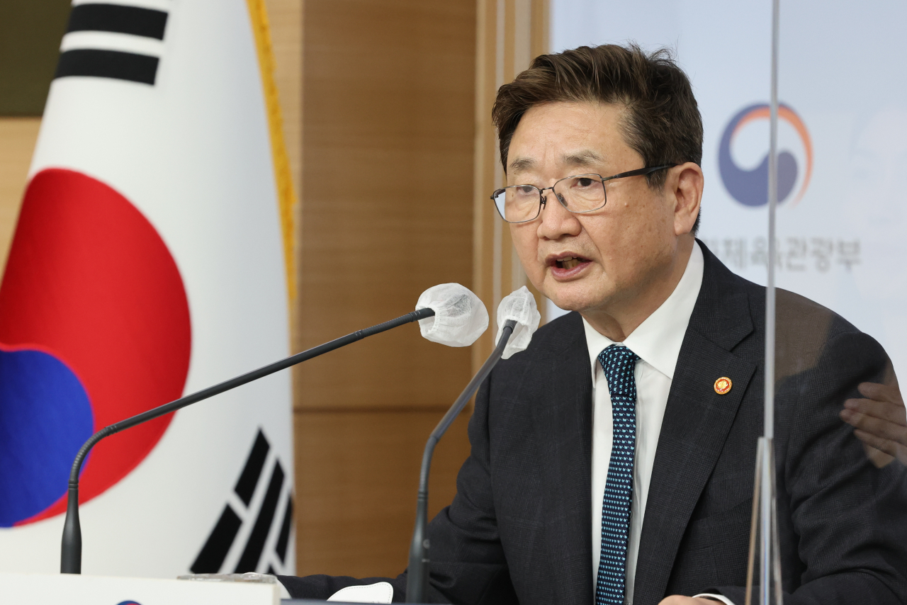 박보균 문화체육관광부 장관이 20일 서울 세종로 정부서울청사 별관에서 대통령 업무보고를 하루 앞두고 사전 브리핑을 하고 있다. [연합]