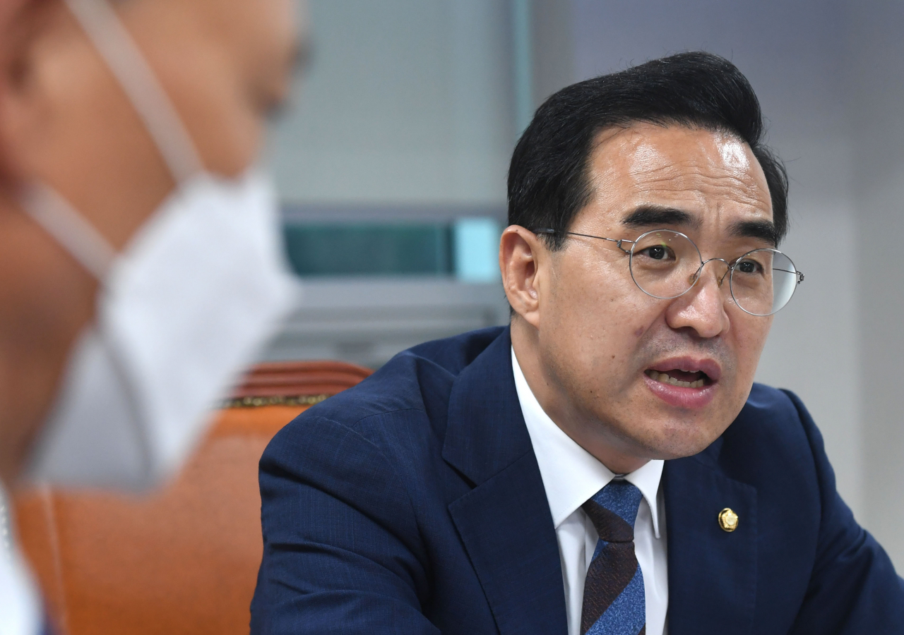 박홍근 더불어민주당 원내대표가 21일 오후 서울 여의도 국회 의원회관에서 열린 '화물업계 상생방안 마련을 위한 운송주선사업자 간담회'에서 발언하고 있다. [연합]
