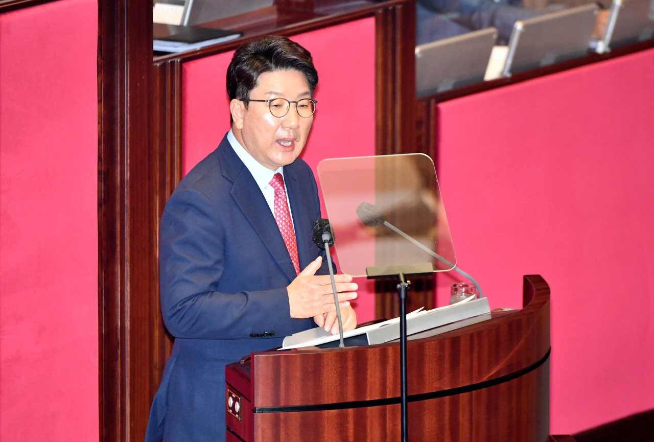 권성동 국민의힘 당 대표 직무대행 겸 원내대표가 21일 오전 서울 여의도 국회 본회의장에서 교섭단체 대표연설을 하고 있다. [임세준 기자]