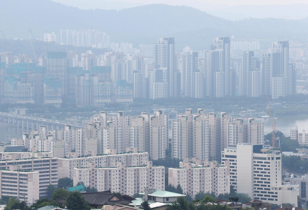 서울 남산에서 바라본 아파트단지. [연합]