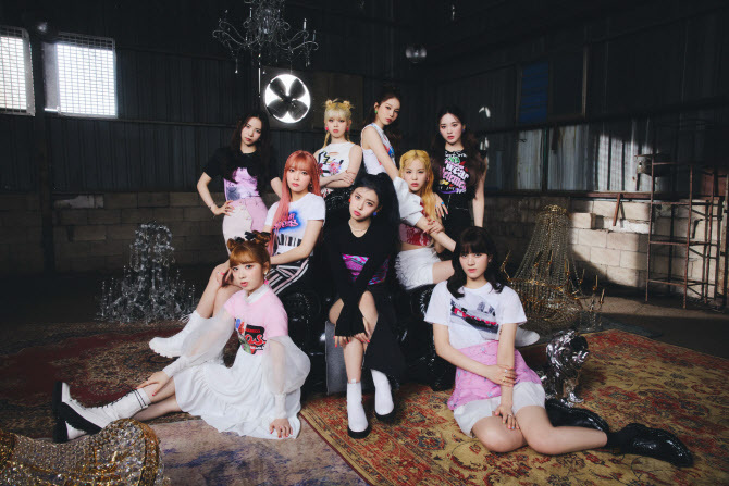 (Credit: JYP Entertainment)