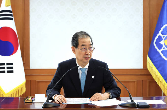 한덕수 국무총리가 19일 정부서울청사에서 열린 국가 감염병 위기대응 자문위원회 간담회에서 발언하고 있다. 연합뉴스