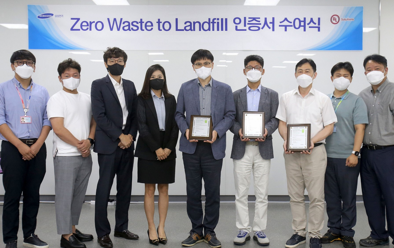 삼성전기 수원·세종사업장이 글로벌 안전과학 회사인 'UL 솔루션즈'로부터 폐기물 매립제로 인증을 획득했다.[삼성전기 제공]
