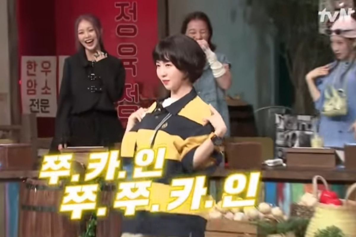 지난 5월 tvN ‘놀라운 토요일 도레미마켓'에서 방송인 주현영이 '코카인 2021' 노래에 맞춰 춤을 추고 있는 장명 [tvN ‘놀라운 토요일 도레미마켓 방송화면 캡처]