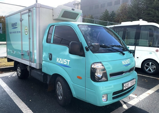 연구팀이 개발한 디젤 하이브리드 개조기술을 적용한 1톤 디젤 화물차.[KAIST 제공]