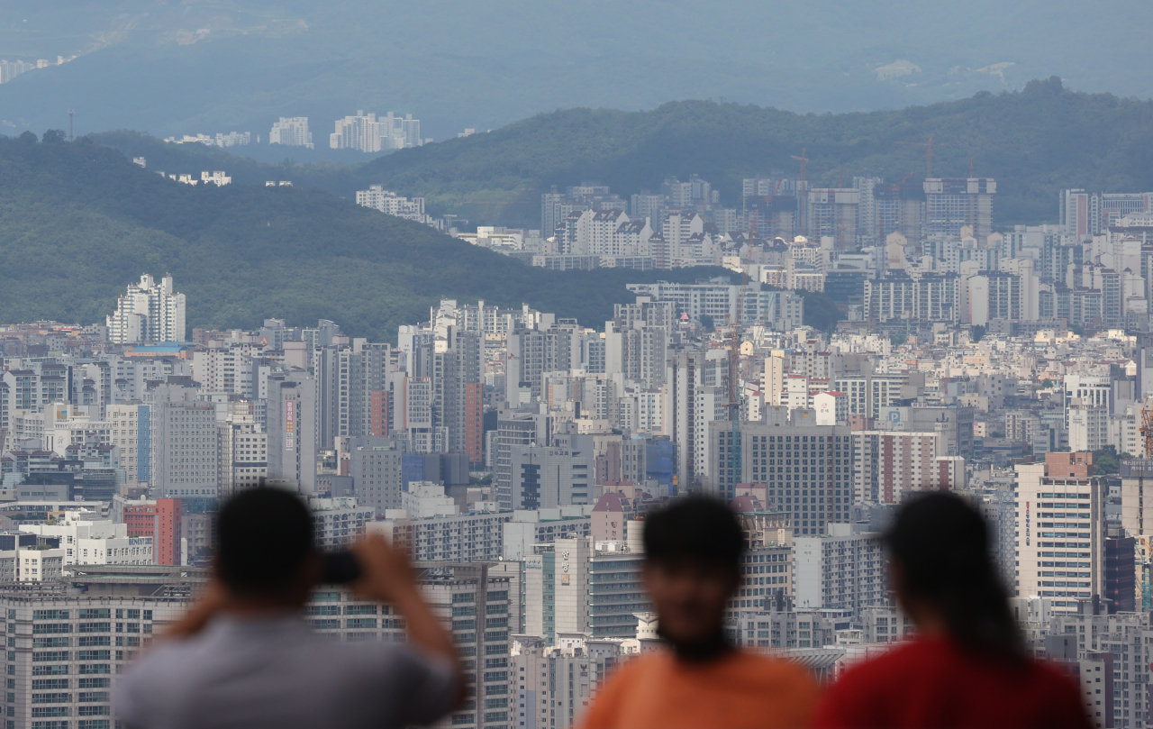서울 남산에서 바라본 시내 아파트 모습. [연합]