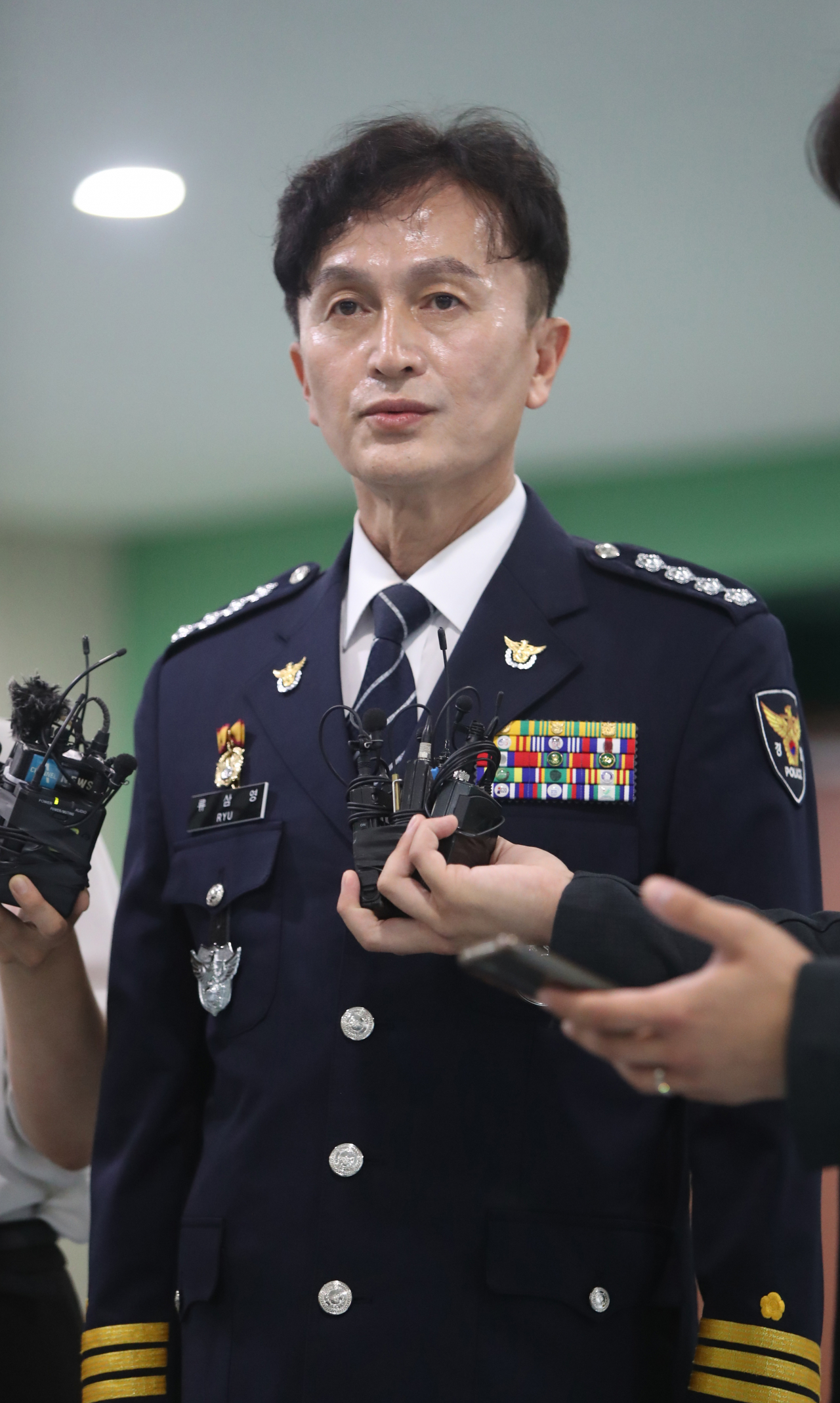 23일 오후 충남 아산 경찰인재개발원에서 열린 전국 경찰서장 회의가 끝나고 류삼영 울산 중부경찰서장(총경)이 회의 결과를 밝히고 있다. [연합]