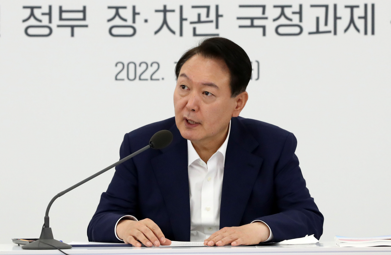 윤석열 대통령이 22일 오후 경기도 과천시 국가공무원인재개발원 과천분원에서 열린 장·차관 국정과제 워크숍에서 발언을 하고 있다.[연합］