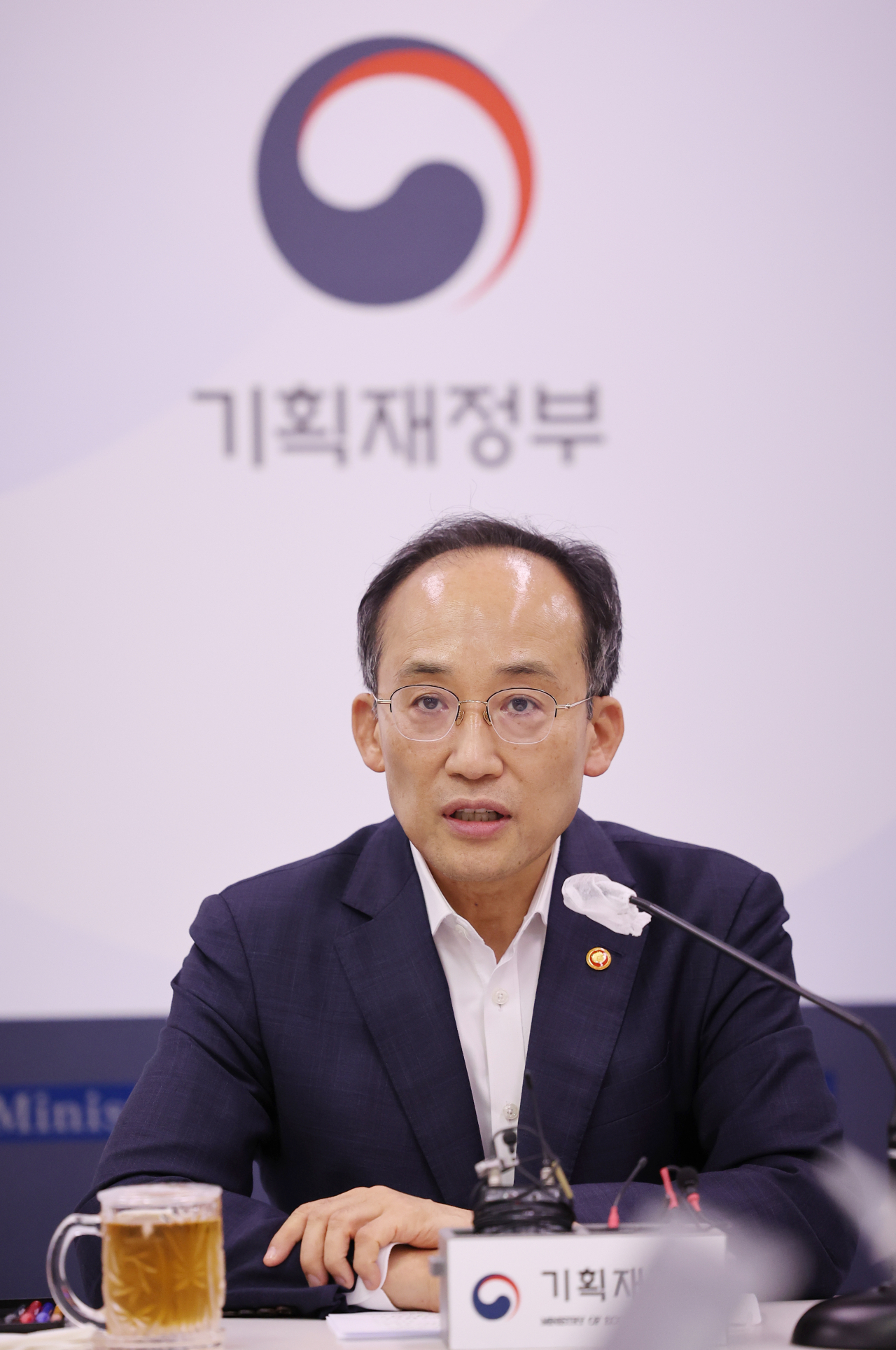 추경호 부총리 겸 기획재정부 장관이 25일 오후 정부세종청사 기획재정부 브리핑실에서 열린 기자간담회에서 발언하고 있다. [연합］