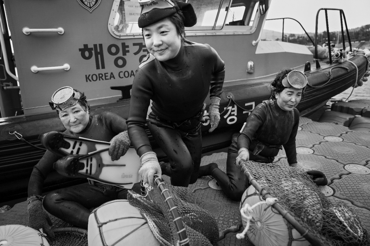 자신감, 비장함이 깃든 해녀의 미소 [양종훈 作]