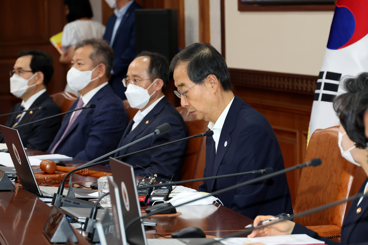 한덕수 국무총리가 26일 오전 정부서울청사에서 행정안전부 내 경찰국 신설을 위한 시행령 개정안이 상정되는 국무회의를 주재하고 있다. [연합]