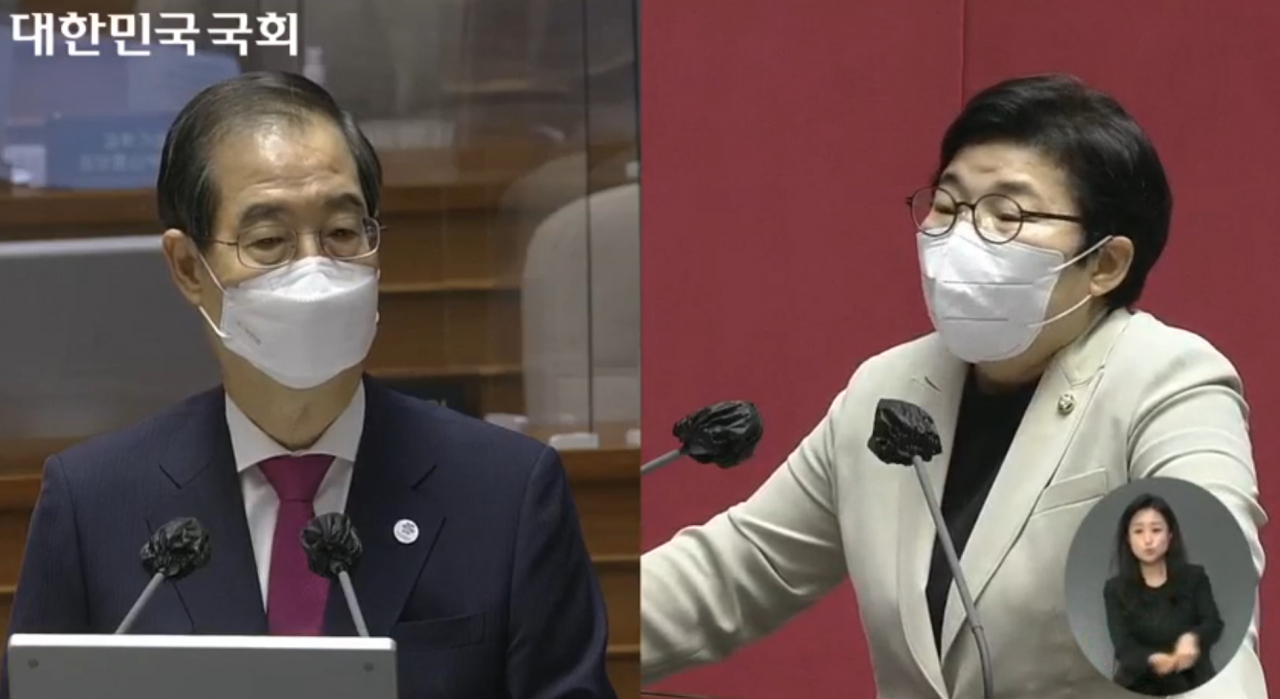 임이자 국민의힘 국회의원(오른쪽)이 26일 오후 국회 본회의장에서 열린 경제 분야 대정부질문에서 한덕수 국무총리에게 질의하고 있다. [국회 홈페이지]