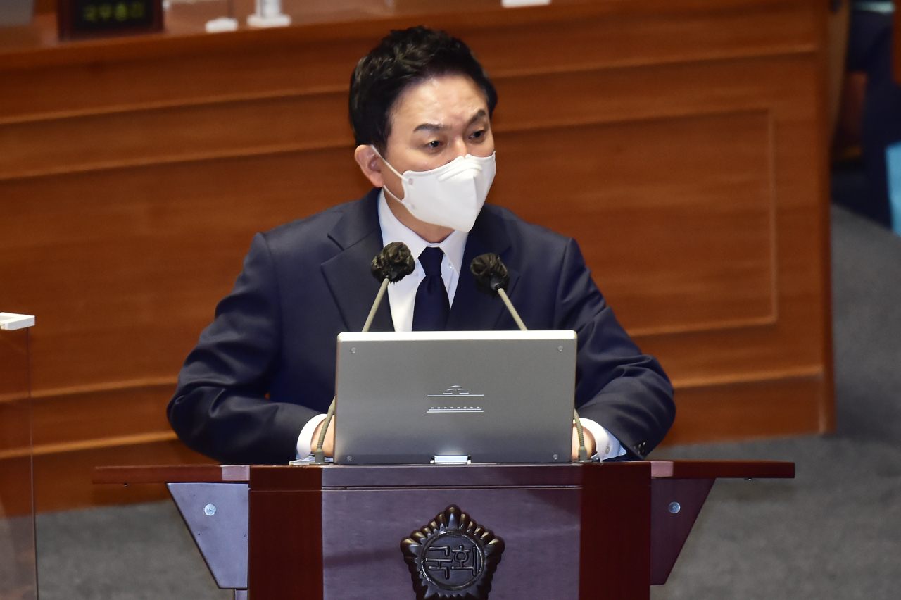 원희룡 국토교통부 장관이 26일 오후 국회에서 열린 경제 분야 대정부질문에서 의원 질문에 답하고 있다. [연합뉴스]