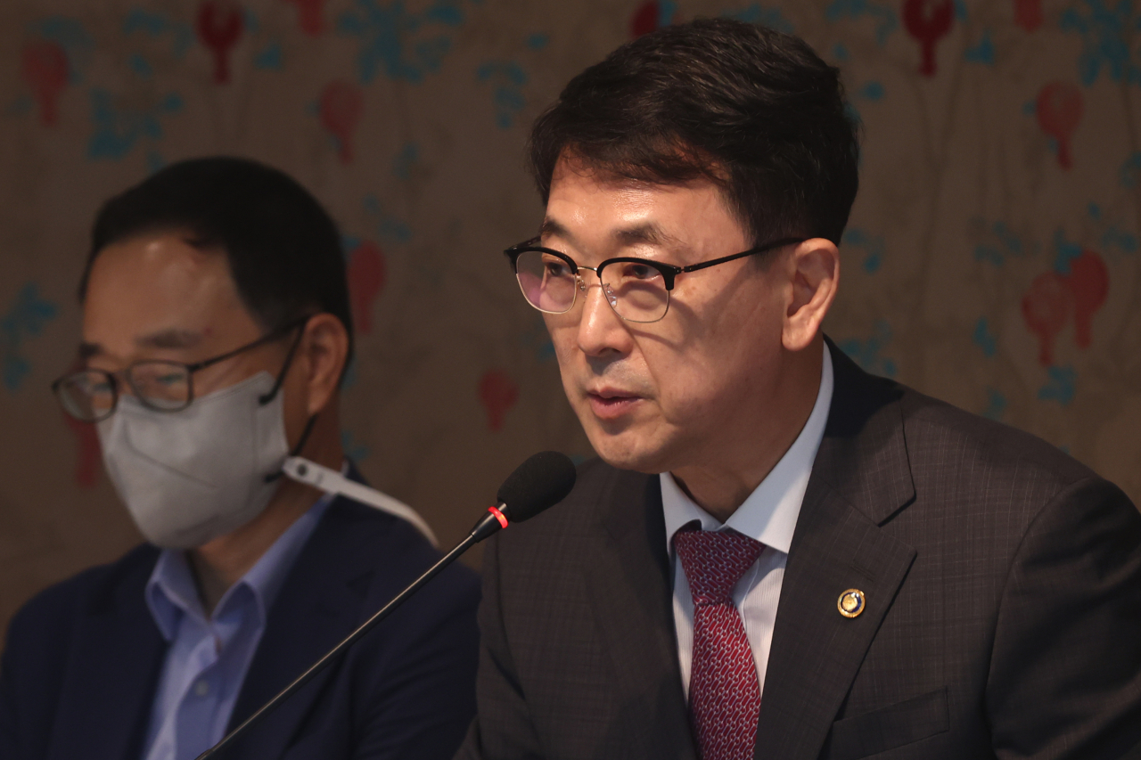 최응천 문화재청장이 27일 서울 중구 한국의 집에서 열린 기자 간담회에서 인사말을 하고 있다. [연합]