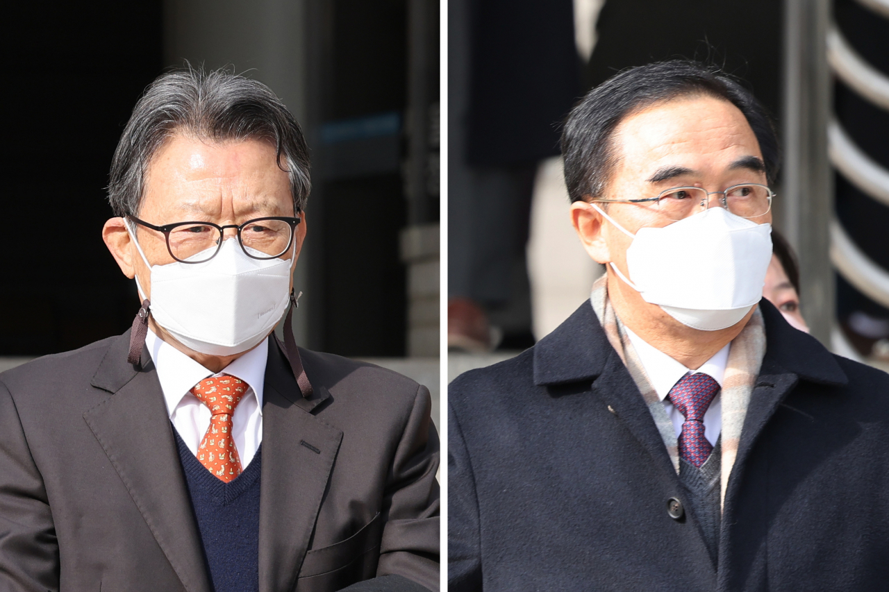 Baek Jong-chun (L) and Cho Myoung-gyon, national security aides for late former President Roh Moo-hyun (Yonhap)