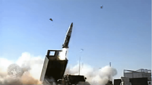 사거리 280㎞에 달하는 지대지미사일 에이태큼스(ATACMS) 발사 장면. [유튜브 'U.S MILITARY SUPERIOR' 채널 캡처]