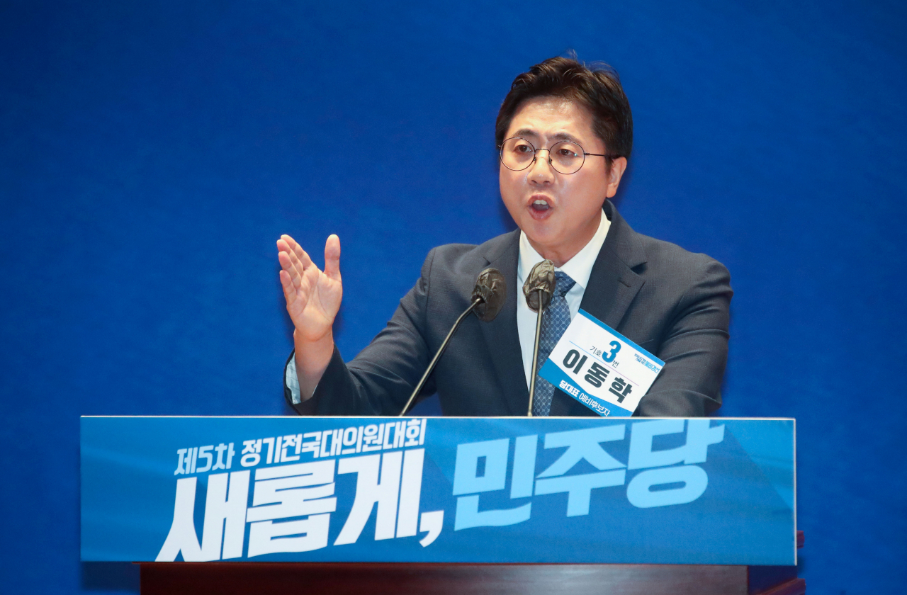 더불어민주당 이동학 당 대표 예비후보가 28일 오후 국회 의원회관에서 열린 더불어민주당 당 대표 및 최고위원 선출을 위한 예비경선대회에서 정견을 발표하고 있다. [연합]