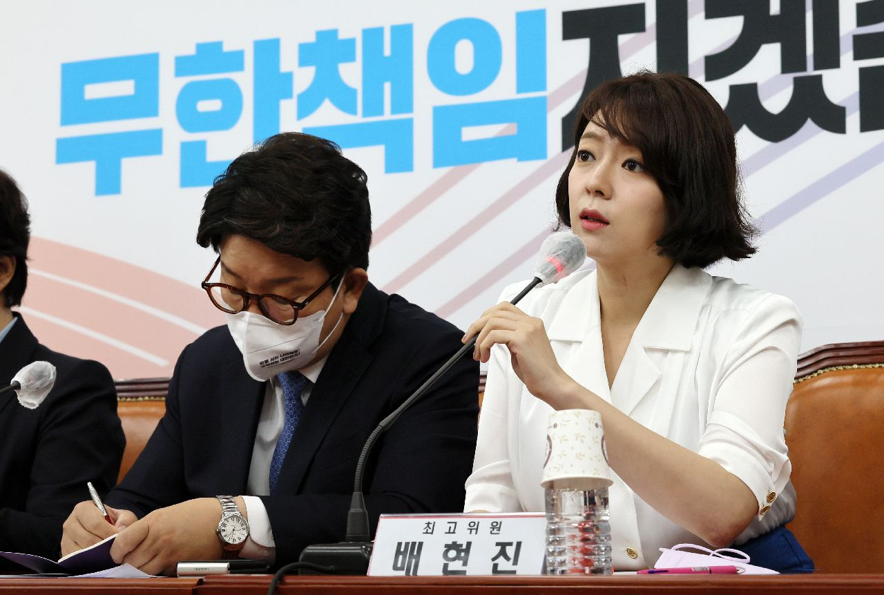 배현진 국민의힘 최고위원이 지난 14일 국회에서 열린 최고위원회의에 참석, 모두발언을 하고 있다. 이상섭 기자