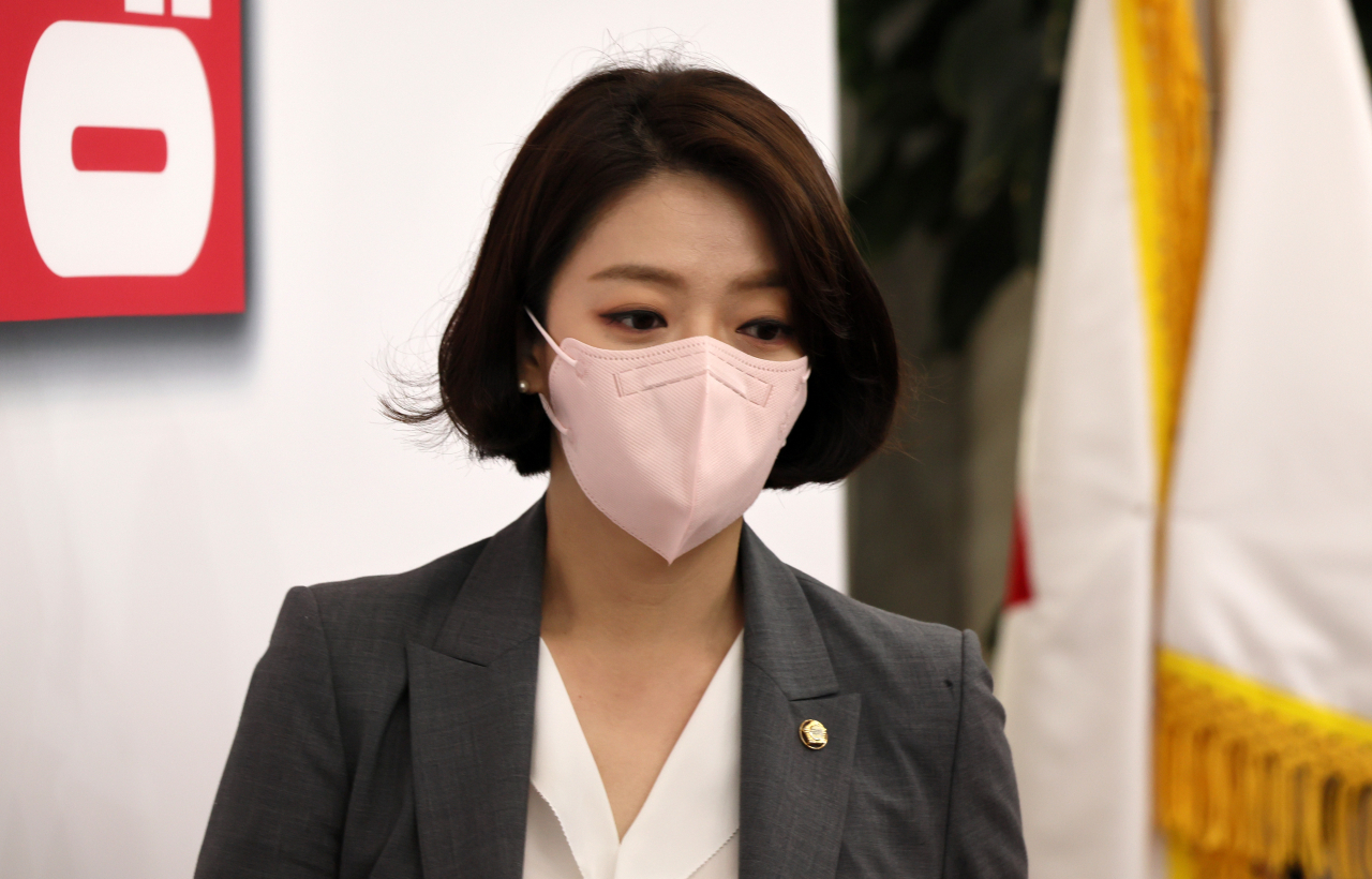 배현진 국민의힘 최고위원이 29일 오전 국회에서 열린 최고위원회의에 참석하고 있다. [이상섭 기자]
