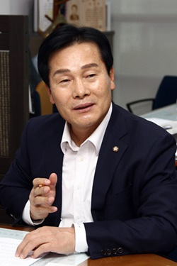 여수 출신 주철현 국회의원.