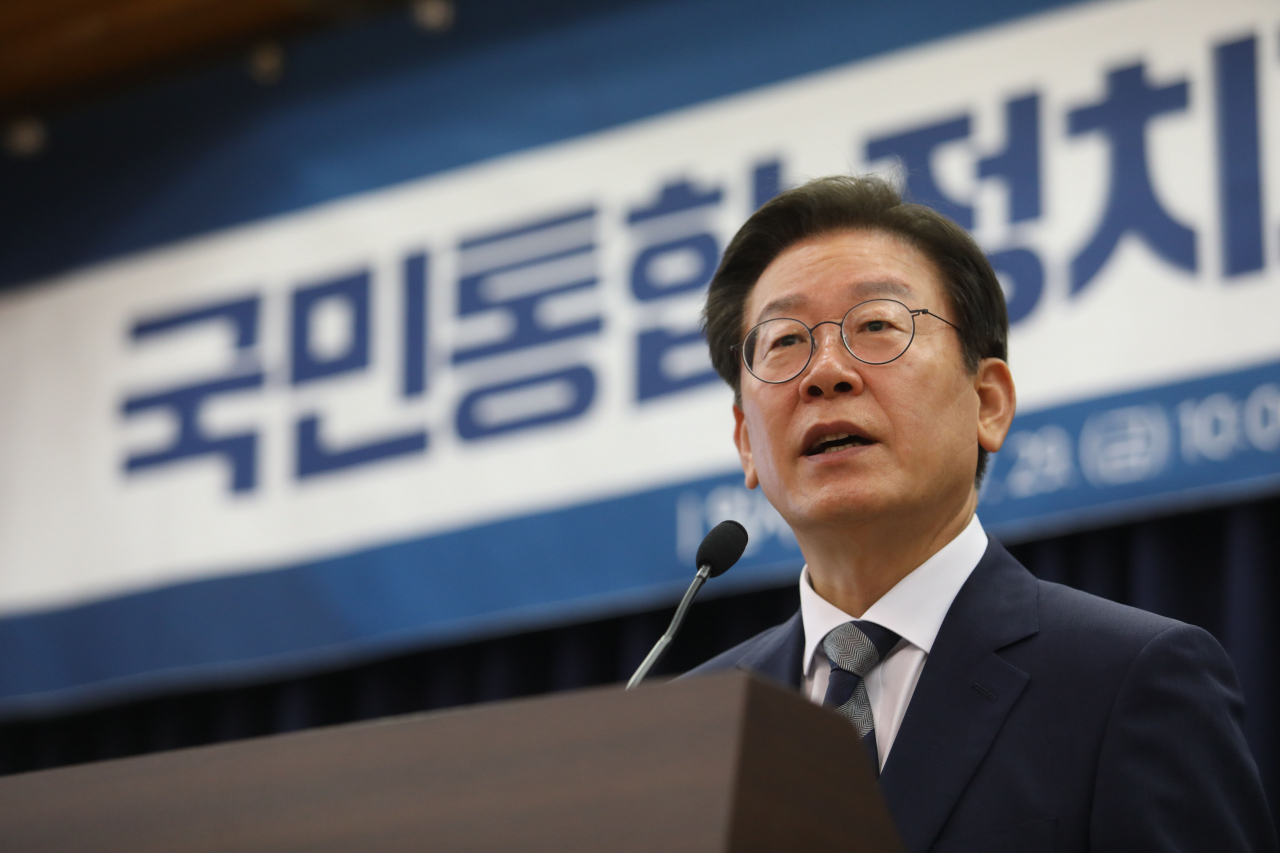 더불어민주당 이재명 당 대표 후보가 29일 오전 국회 의원회관에서 열린 더불어민주당 국민통합 정치교체 추진위원회 당 대표 후보자 초청 공개토론회에서 정견발표를 하고 있다. [연합]