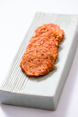 [Temple to Table] Fried pancakes with less seasoning: Jangtteok with soybean sprouts