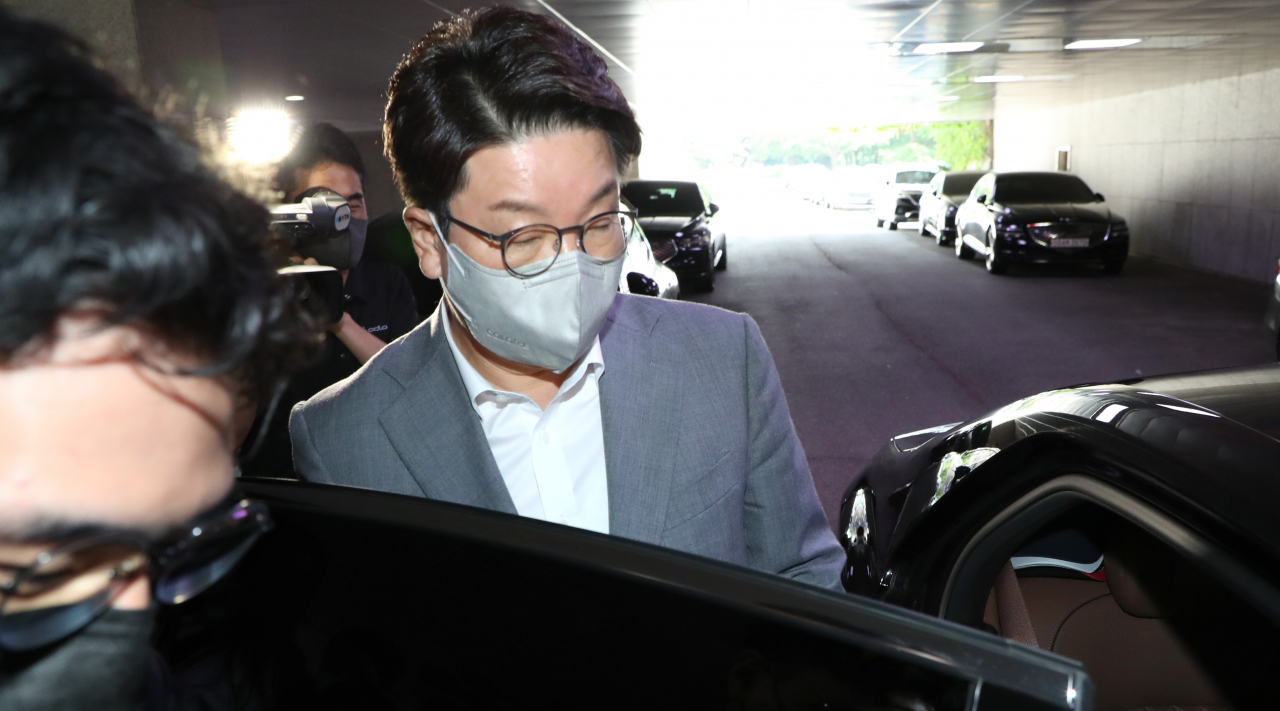 권성동 국민의힘 당 대표 직무대행 겸 원내대표가 지난 29일 오전 서울 여의도 국회에서 최고위원 간담회를 마친 뒤 차량에 타고 있다. [연합]