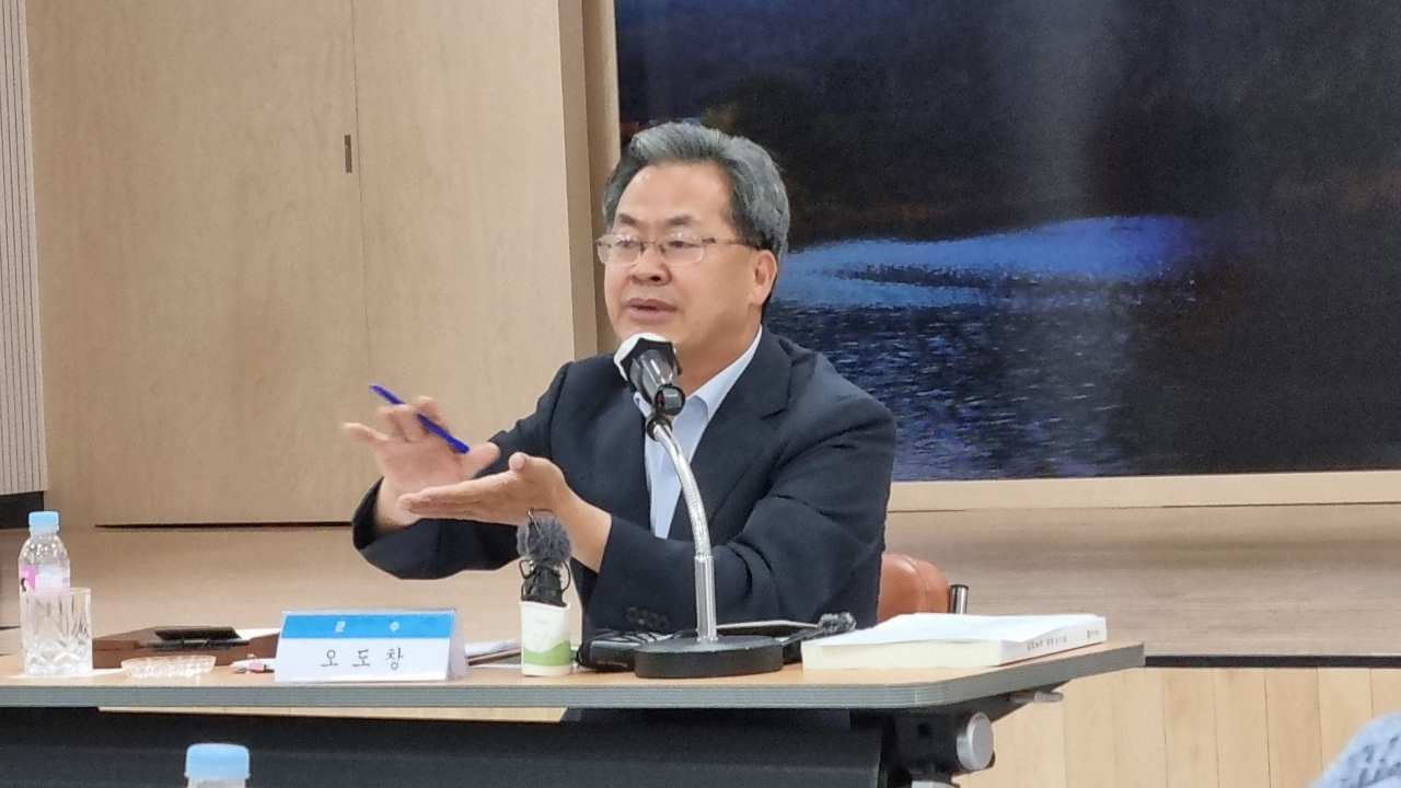 오도창 영양군수가 29일 기자간담회를 열고 민선 8기 군정 추진 방향 등을 설명하고 있다.[사진=김병진 기자]