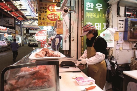 [Subway Stories] Love and hate for Seoul’s largest meat market in Majang Station