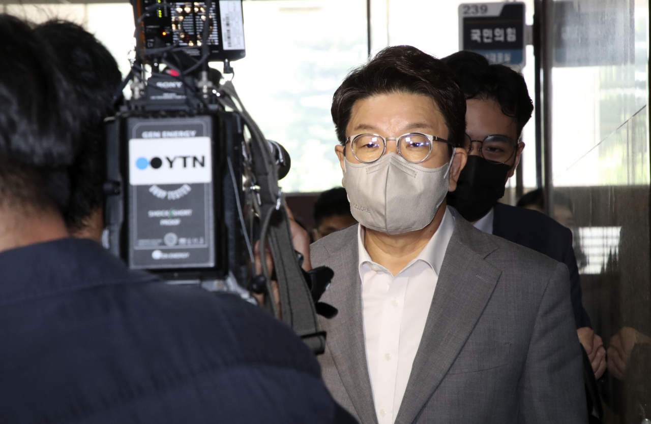 권성동 국민의힘 원내대표가 지난달 29일 오전 국회를 나서고 있다. [연합]