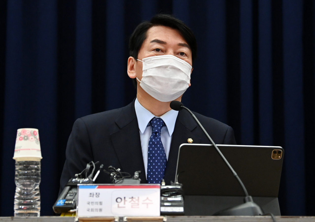 국민의힘 안철수 의원이 26일 오전 국회 의원회관에서 열린 '위기를 넘어 미래로, 민·당·정 토론회 - 반복되는 팬데믹 시대의 과학적 방역과 백신주권'에서 발언하고 있다. [연합]
