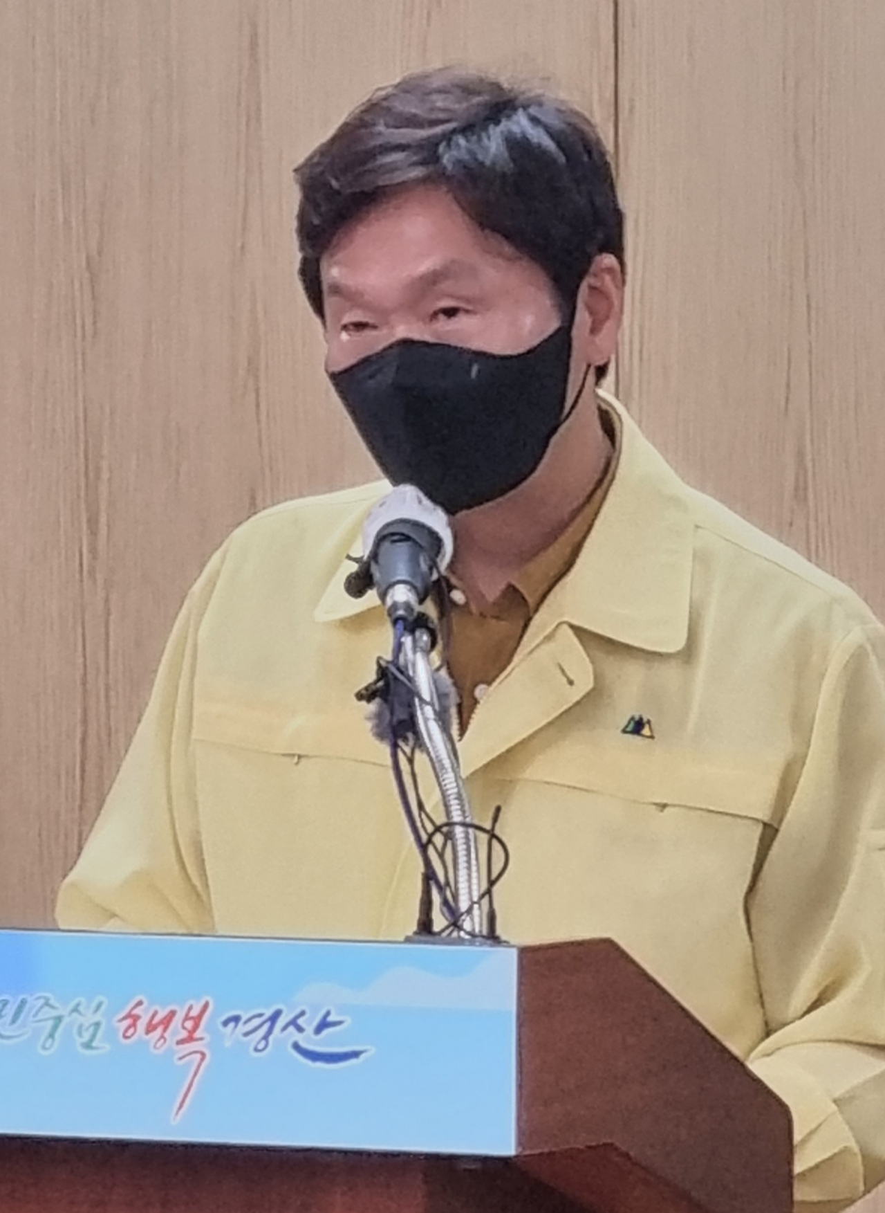 조현일 경산시장이 1일 긴급 재난지원금 지원 관련, 언론브리핑을 하고 있다.[사진=김병진 기자]