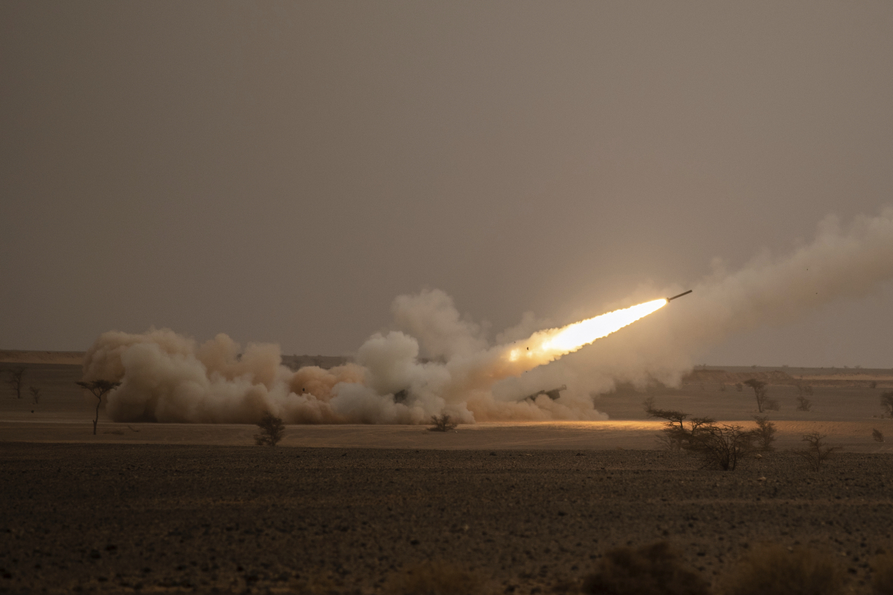 지난해 모로코 남부에서 진행된 고속기동포병로켓시스템(HIMARS·하이마스) 훈련. [AP]