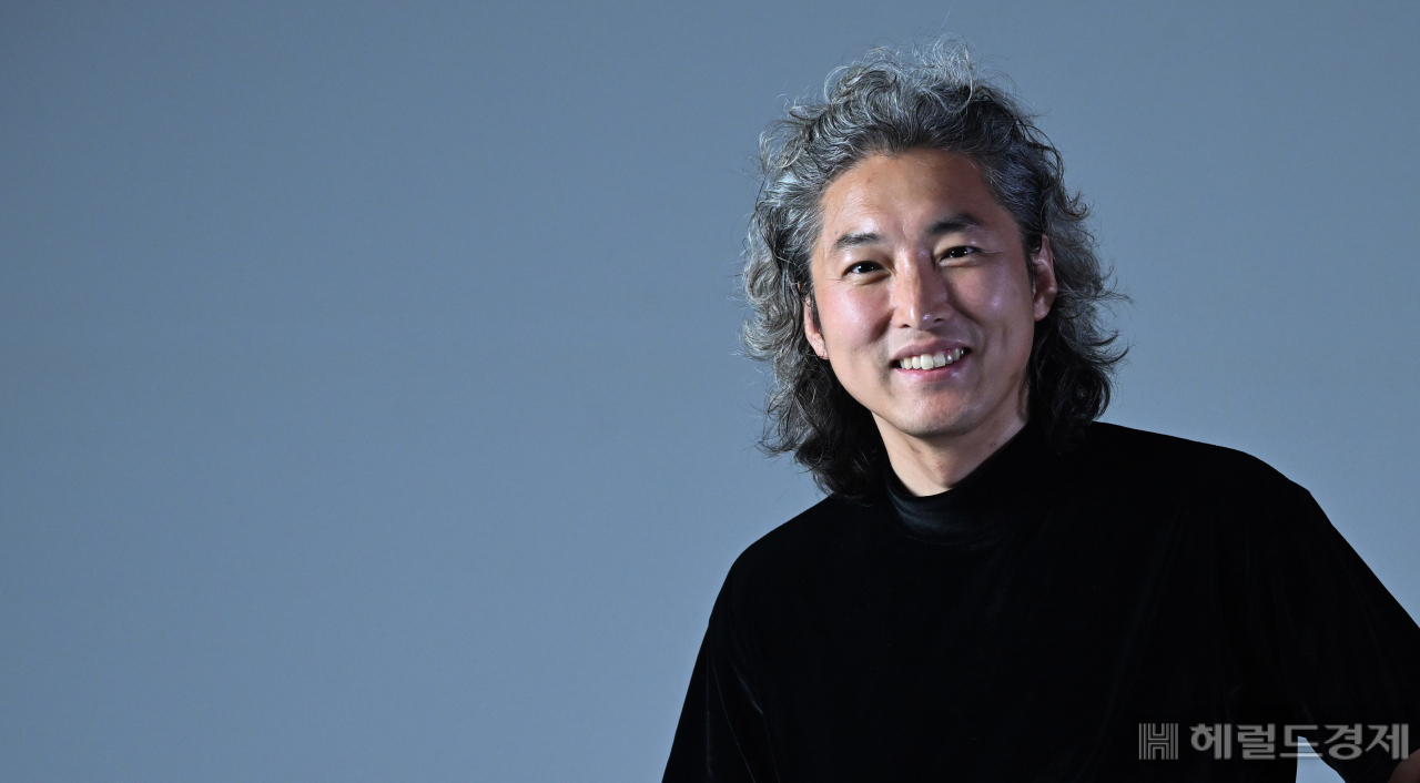 10년간 아들에게 보낸 편지 77편을 엮어 책을 펴낸 배기표 대표는 “이 세상 모든 아빠들이 다 위대하다. 아이들과 사소한 것부터 공유하면서 유대를 강화하면 좀더 나은 사회가 될 것이다”고 했다. 임세준 기자