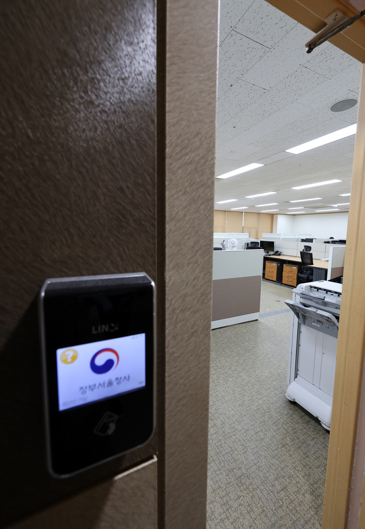 This photo shows the police bureau set up at the government complex in Seoul on Monday. The bureau under the interior ministry will be officially launched the following day. (Yonhap)