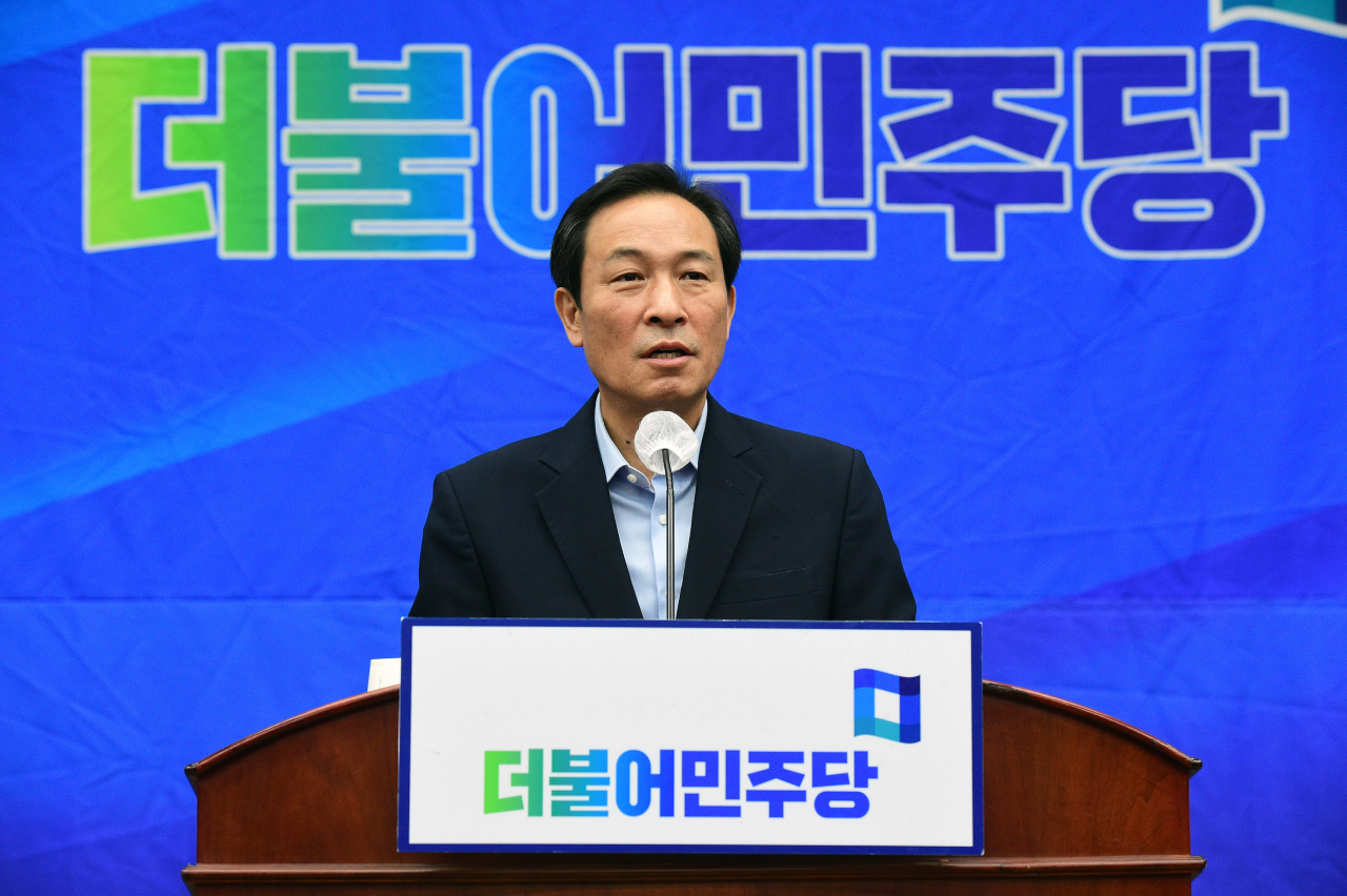 우상호 더불어민주당 비상대책위원장이 2일 국회에서 열린 의원총회에서 인사말을 하고 있다. [이상섭 기자]