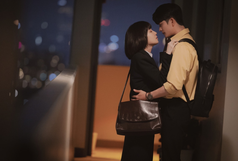 장애인과 비장애인의 사랑 ‘이상한 변호사 우영우’ 중에서.