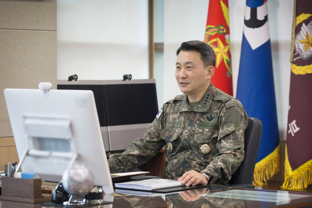 김승겸 합참의장은 3일 마크 밀리 미국 합참의장과 화상 공조대화를 갖고 북한의 7차 핵실험 움직임을 비롯한 한반도 및 역내 안보상황에 대해 의견을 교환했다. [합참 제공]