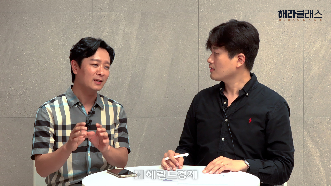 박병찬 대표(왼쪽)가 최근 해라클래스에 출연해 헤럴드경제 유종우 PD와 용산 개발 계획에 따른 부동산 시장 전망 등에 대해 얘기하는 모습. [영상=유종우·이소진·이채연 PD, 김진아 디자이너]