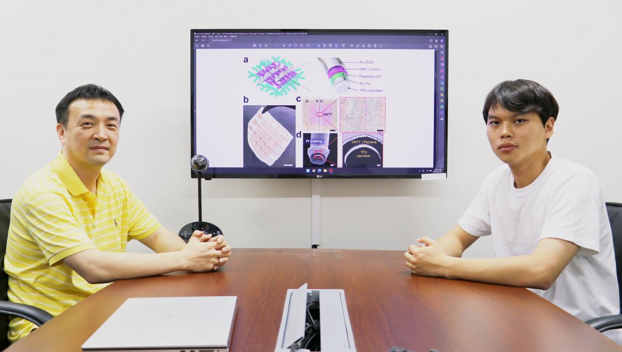 이성원(왼쪽) DGIST 교수와 최혁주 박사과정생.[DGIST 제공]