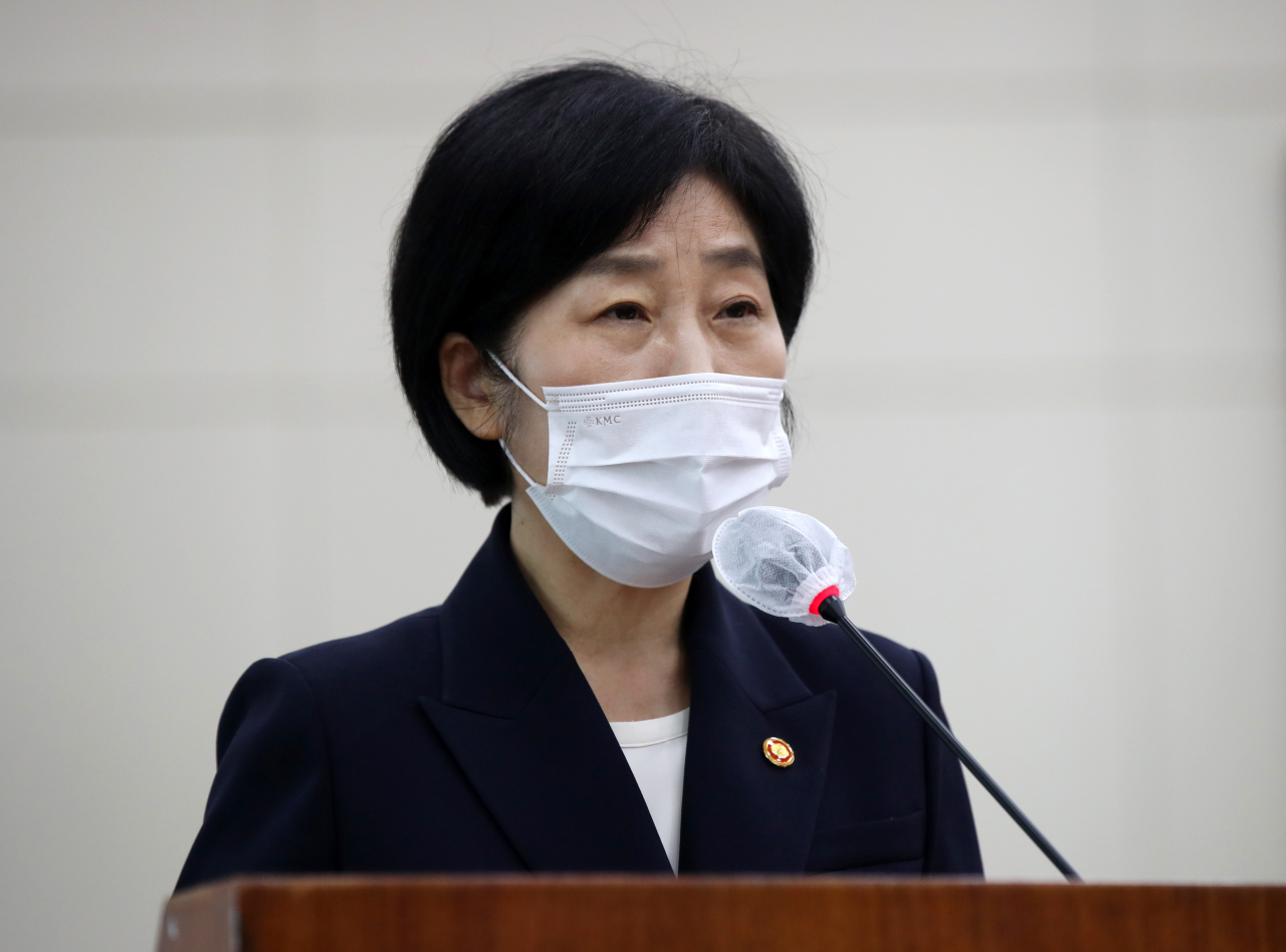 한화진 환경부 장관이 4일 오전 국회에서 열린 환경노동위원회 전체회의에서 업무보고를 하고 있다. [연합]