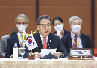 박진 외교부 장관이 4일(현지시간) 캄보디아 프놈펜 소카호텔에서 열린 한-아세안 외교장관회의에 참석해 발언하고 있다. [연합]