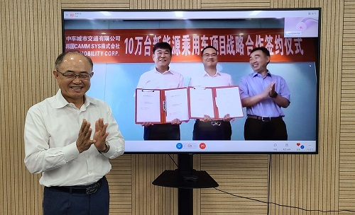 쎄보모빌리티(대표 박영태·사진 왼쪽)와 중국 CRRC 자동차그룹이 4일 소형상용 전기차 공동개발을 위한 업무협약을 체결했다. [쎄보모빌리티 제공]