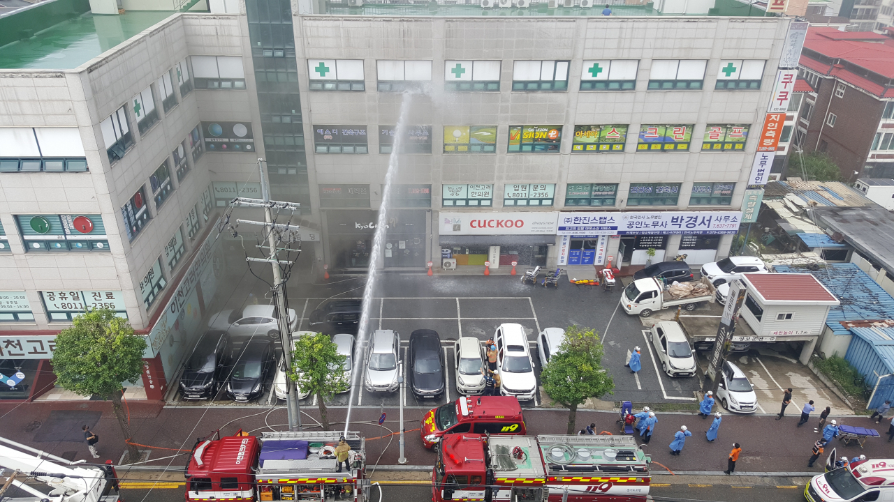 5일 오전 10시 20분께 경기도 이천시 관고동의 한 병원 건물에서 불이 났다. 간호사와 환자 등 5명이 숨진 것으로 파악됐다. [연합]