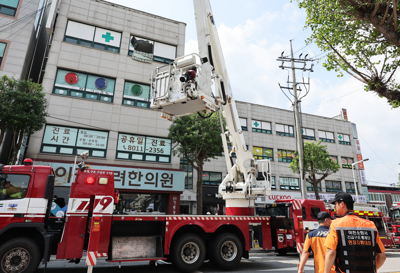 5일 오후 환자와 간호사 등 5명이 사망한 경기도 이천시 관고동 병원 화재 현장 모습. [연합]