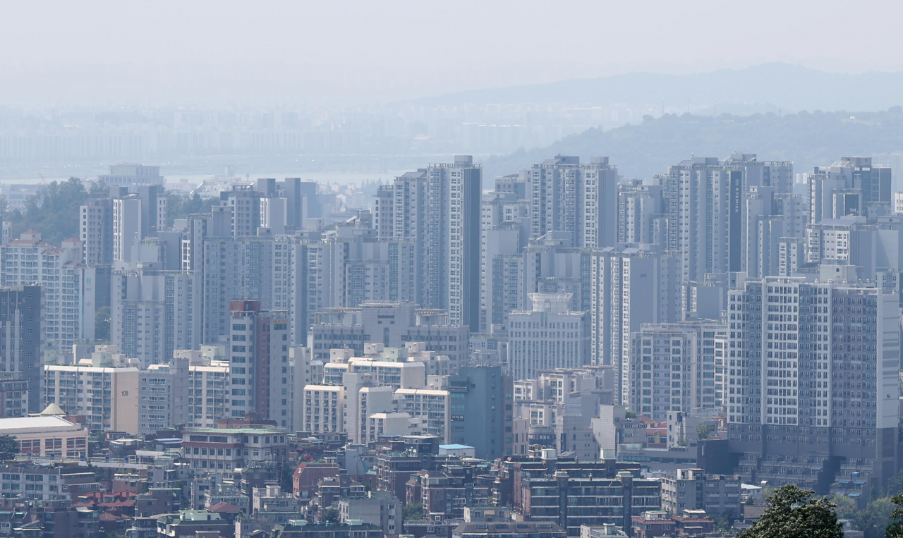 서울 남산에서 바라본 아파트. [연합]
