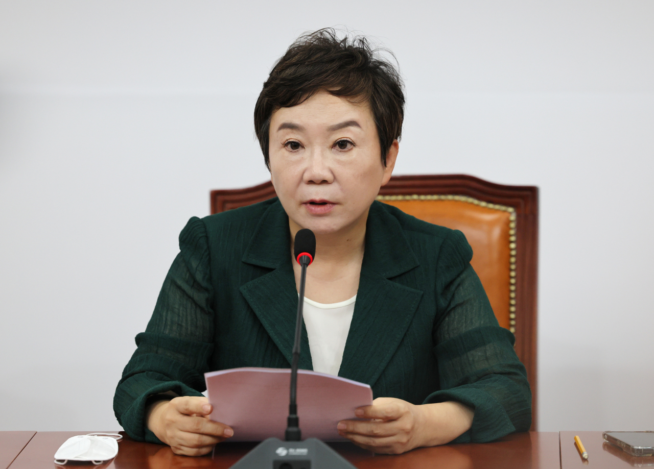 정미경 국민의힘 최고위원이 8일 오전 국회 국민의힘 대회의실에서 최고위원 사퇴 기자회견을 하고 있다. [이상섭 기자]