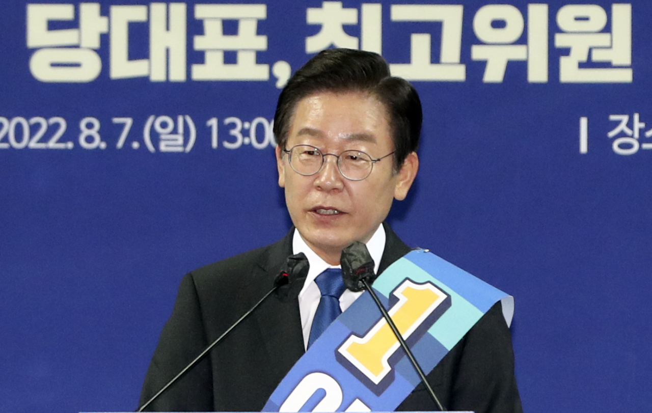 7일 오후 인천 남동체육관에서 열린 더불어민주당 당 대표 및 최고위원 후보자 인천 지역 합동연설회에 이재명 당 대표 후보가 정견 발표를 하고 있다. 연합뉴스
