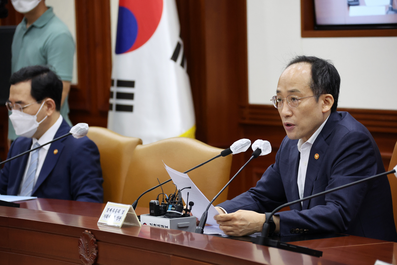 추경호 경제부총리 겸 기획재정부 장관이 8일 정부서울청사에서 열린 비상경제장관회의를 주재하고 있다. [연합]